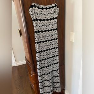 Fancy sequined laced solve and black long dress.